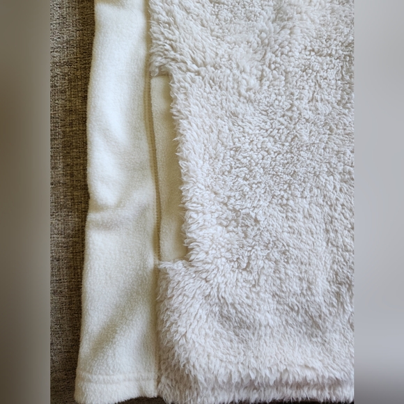 CHAPS size Large winter white fleece vest trimmed in a camel brown. - Picture 2 of 9